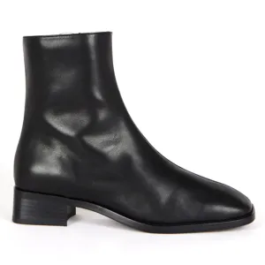 Tour Boot